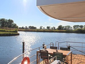 Mobile Home | Outdoor dining