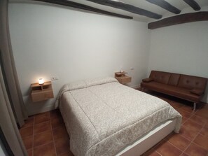 6 chambres, fer et planche à repasser, Wi-Fi, draps fournis