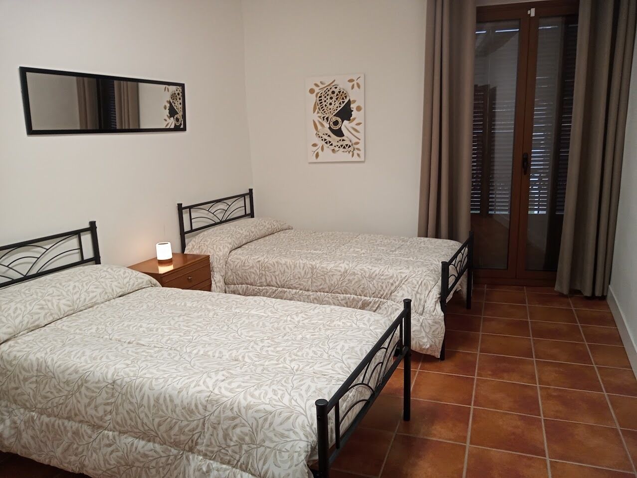 6 chambres, fer et planche à repasser, Wi-Fi, draps fournis