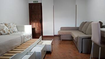 6 Schlafzimmer, Bügeleisen/Bügelbrett, WLAN, Bettwäsche