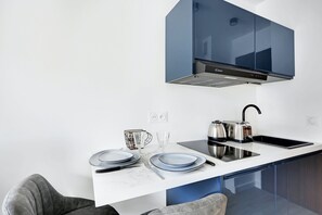 Private kitchen - Nice Studio Boulevard Flandrin / Rue de la Pompe- Bail Mobility (Paris)