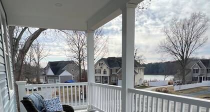 Island Blue Getaway! Brand new charming family friendly Home on Kent Island MD