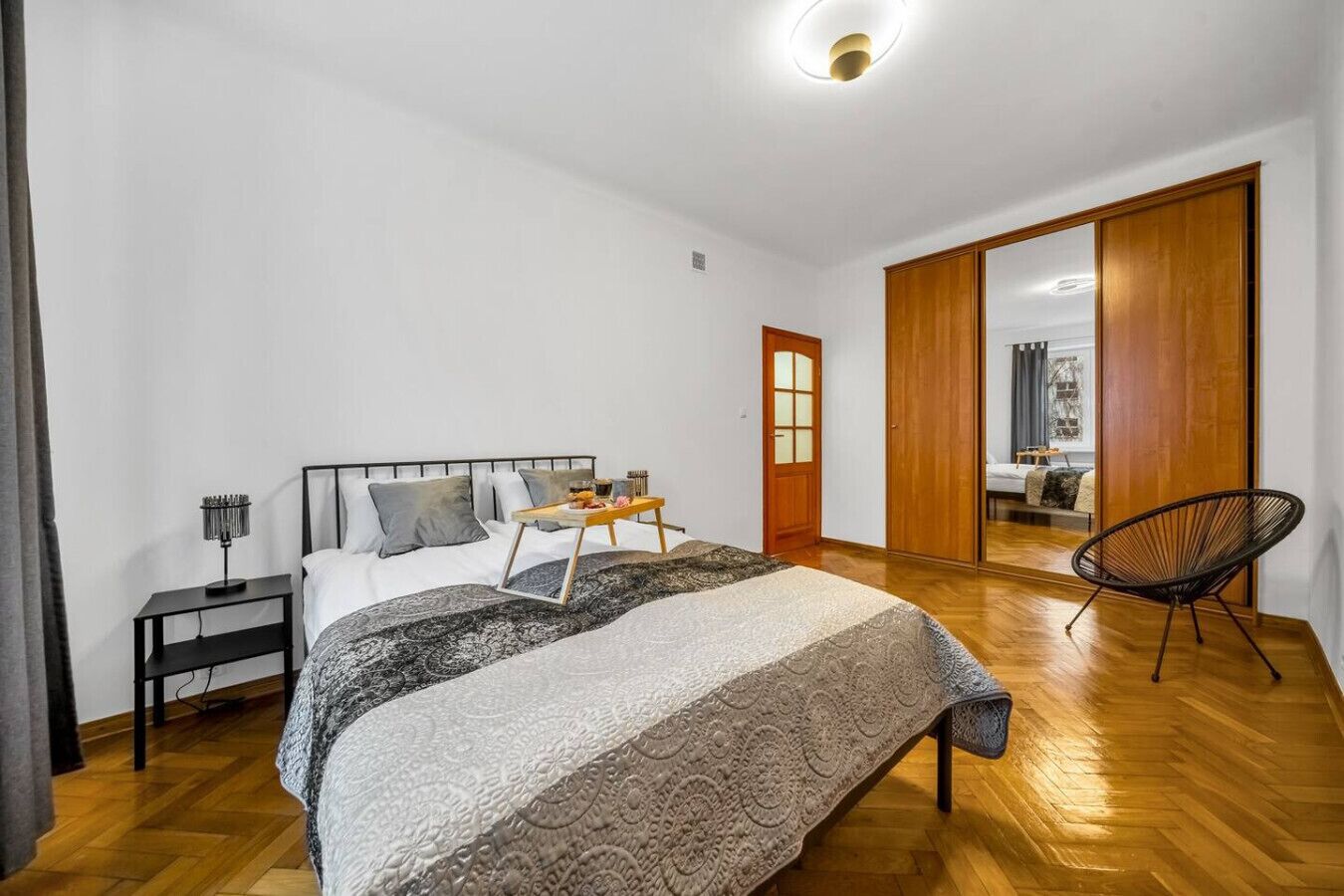 1 habitación, tabla de planchar con plancha, wifi gratis y ropa de cama 