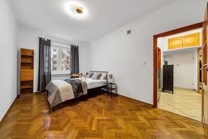 1 habitación, tabla de planchar con plancha, wifi gratis y ropa de cama 