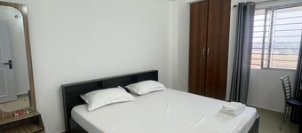 Charming 2-bedroom apartment with AC, WiFi, 2mins from Guwahati Airport 