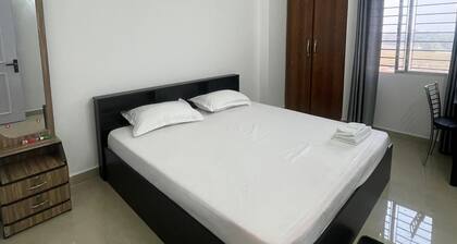 Charming 2-bedroom apartment with AC, WiFi, 2mins from Guwahati Airport