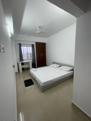 2 chambres, fer et planche à repasser, Wi-Fi, draps fournis