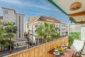 Outdoor dining - Fuengirola centre, renovated, beach 200 m (Fuengirola)