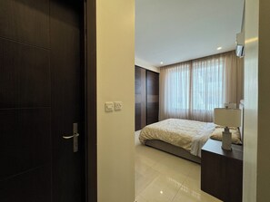 3 habitaciones, tabla de planchar con plancha, wifi y ropa de cama 