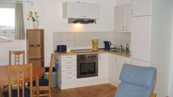 Mobile Home | Private kitchen | Highchair