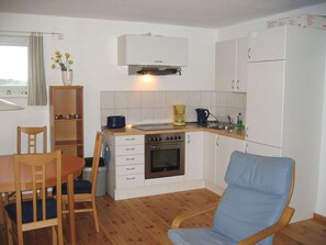 Mobile Home | Private kitchen | Highchair