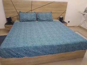 3 bedrooms, iron/ironing board, WiFi, bed sheets