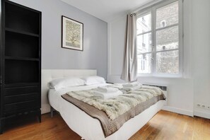 1 habitación y espacio para trabajar con laptop 