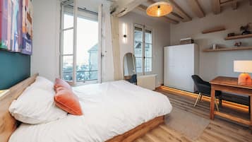 3 slaapkamers, een kluis op de kamer, een bureau