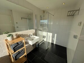 House | Bathroom - Panoramic Villa With Private Sauna (Erezee)