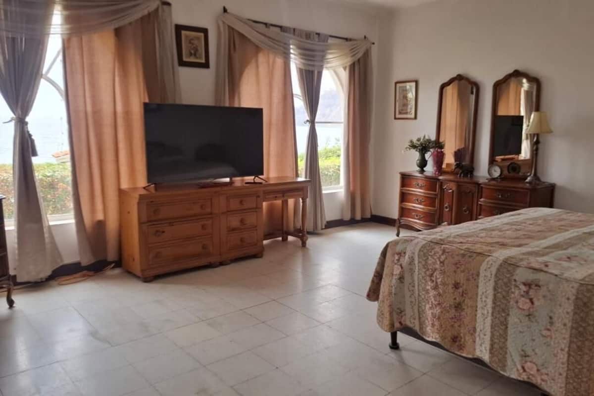 1 habitación y ropa de cama