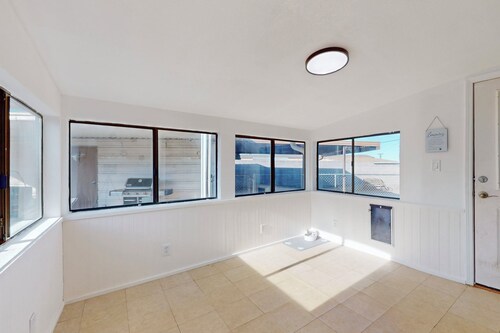 The Cozi Mountainview Corner! Spacious 4-bedroom house in charming Albuquerque.