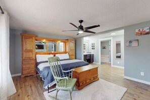 4 Schlafzimmer, Schreibtisch, Bügeleisen/Bügelbrett, kostenloses WLAN