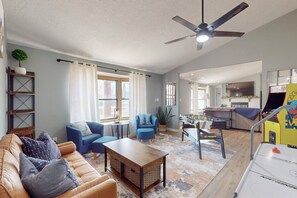 Smart-TV, Videospiele, Tischfußball