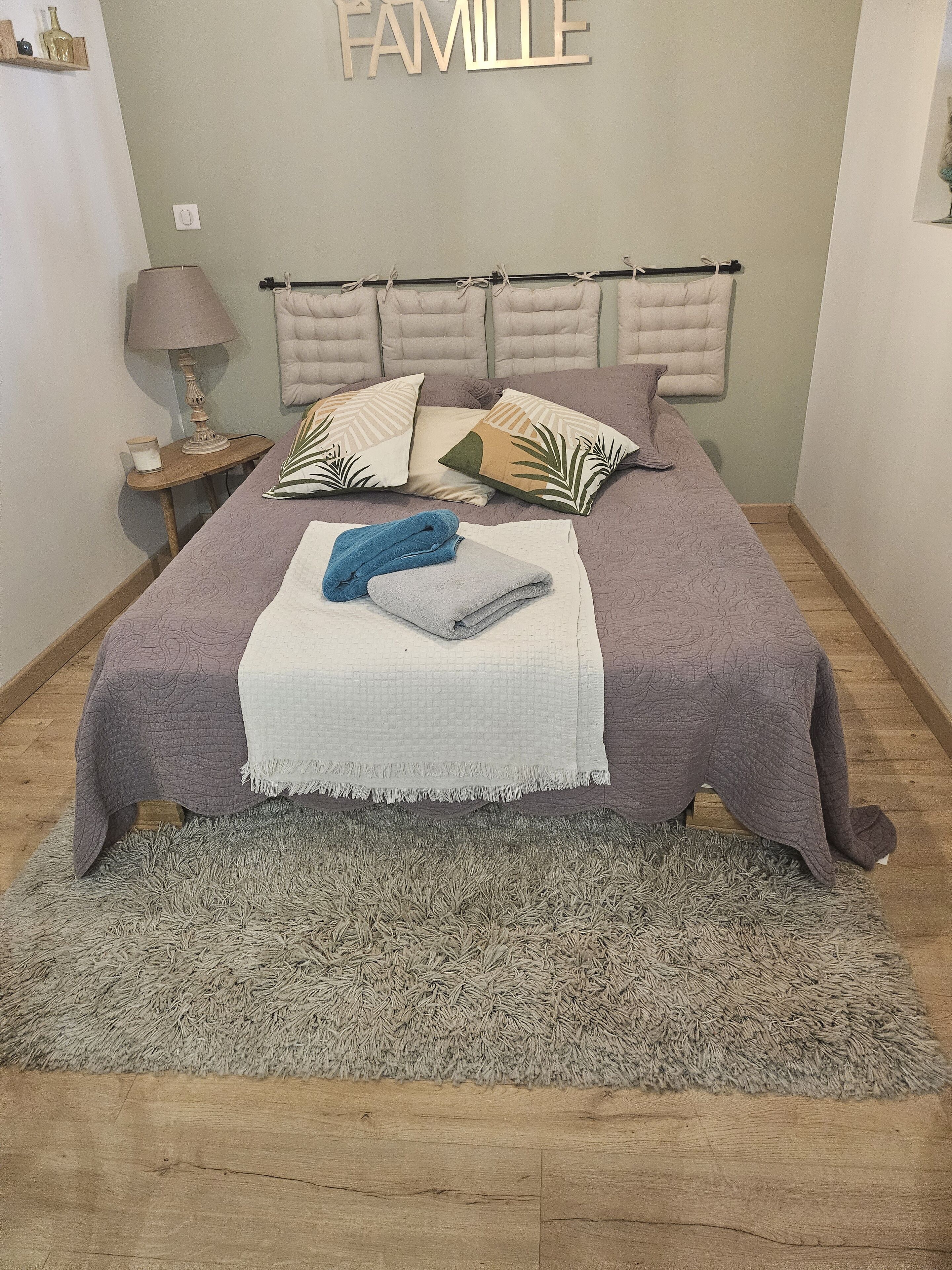 6 habitaciones, tabla de planchar con plancha, wifi y ropa de cama 