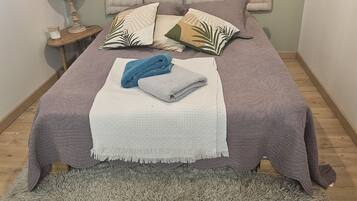 6 habitaciones, tabla de planchar con plancha, wifi y ropa de cama