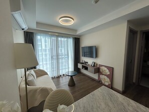 Living area - The One ChiangMai 1B1B Condo C 一环商业中心, 紧邻尚泰繁华 (Tambon San Sai Noi)