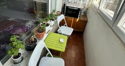 Sleep and fly. Small apartment near the airport. Air conditioning and WiFi