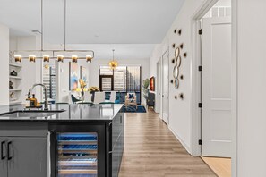 Interior - Emerald Grand – 27th FLR Penthouse | Luxury Short-Term Rentals in Atlanta, GA (Atlanta)