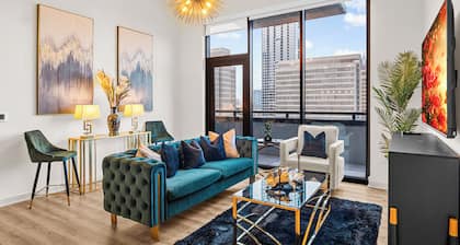 Emerald Grand: 27th Floor Penthouse in ATL | 14ft Ceilings, FIFA & Skyline Views