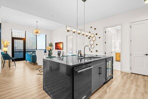 Interior - Emerald Grand – 27th FLR Penthouse | Luxury Short-Term Rentals in Atlanta, GA (Atlanta)