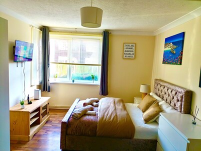 Stylish 2-bed home in Telford