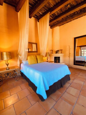 Basic Single Room | Desk, free WiFi, bed sheets - Casa del Nopal Hotel Boutique (Casas Grandes)