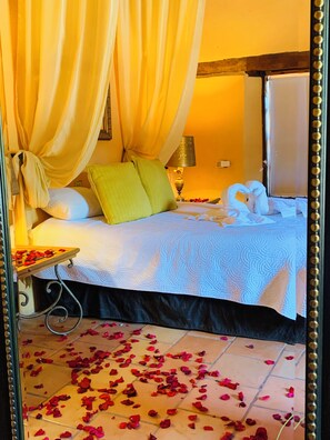 Basic Single Room | Individually decorated, desk, laptop workspace, free WiFi