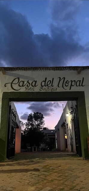 Front of property - Casa del Nopal Hotel Boutique (Casas Grandes)