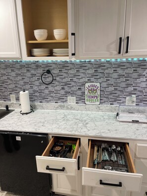 Refrigerador, horno, placa de cocina, lavavajillas