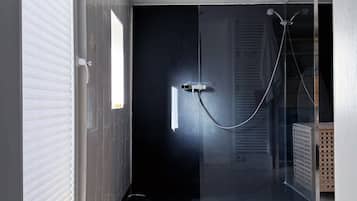 Dusche, Haartrockner, Bidet, Handtücher