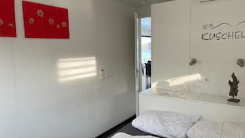 Nhà di động | 2 phòng ngủ, trang bị nội thất với thiết kế riêng biệt, bộ trải giường