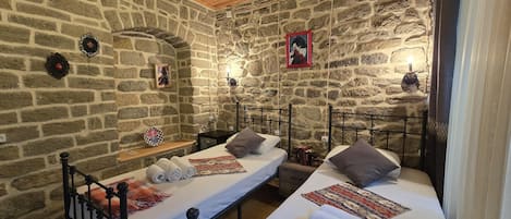 Deluxe Double or Twin Room, Non Smoking | 2 bedrooms, minibar, in-room safe, individually decorated