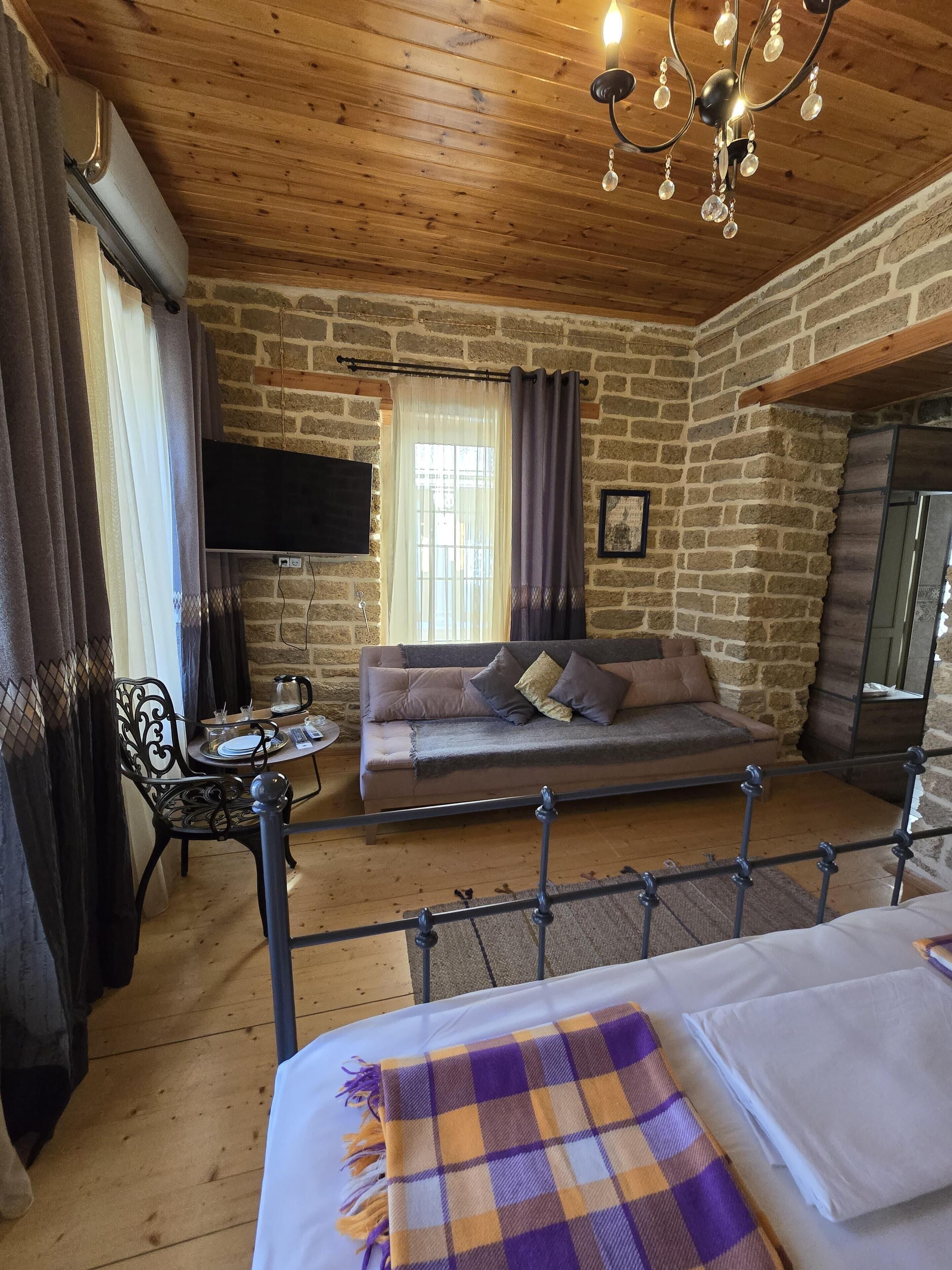 Comfort Triple Room, Non Smoking, City View | Minibar, in-room safe, individually decorated, individually furnished