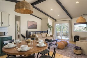 Smart-TV, peis, videospill og bøker