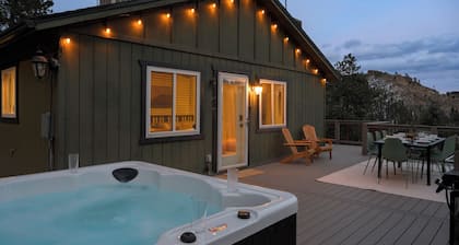 Chateau Summit: Cuddle Cabin, HotTub, Sauna, Pizza Oven, Fitness & Views