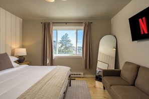 3 habitaciones, tabla de planchar con plancha y cuna de viaje