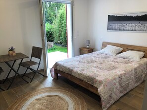 2 bedrooms, iron/ironing board, WiFi, bed sheets - Hossegor, village center, beaches, marine lake, shops all within walking distance. (Soorts-Hossegor)