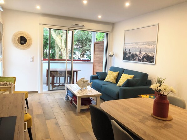 Interior - Hossegor, village center, beaches, marine lake, shops all within walking distance. (Soorts-Hossegor)