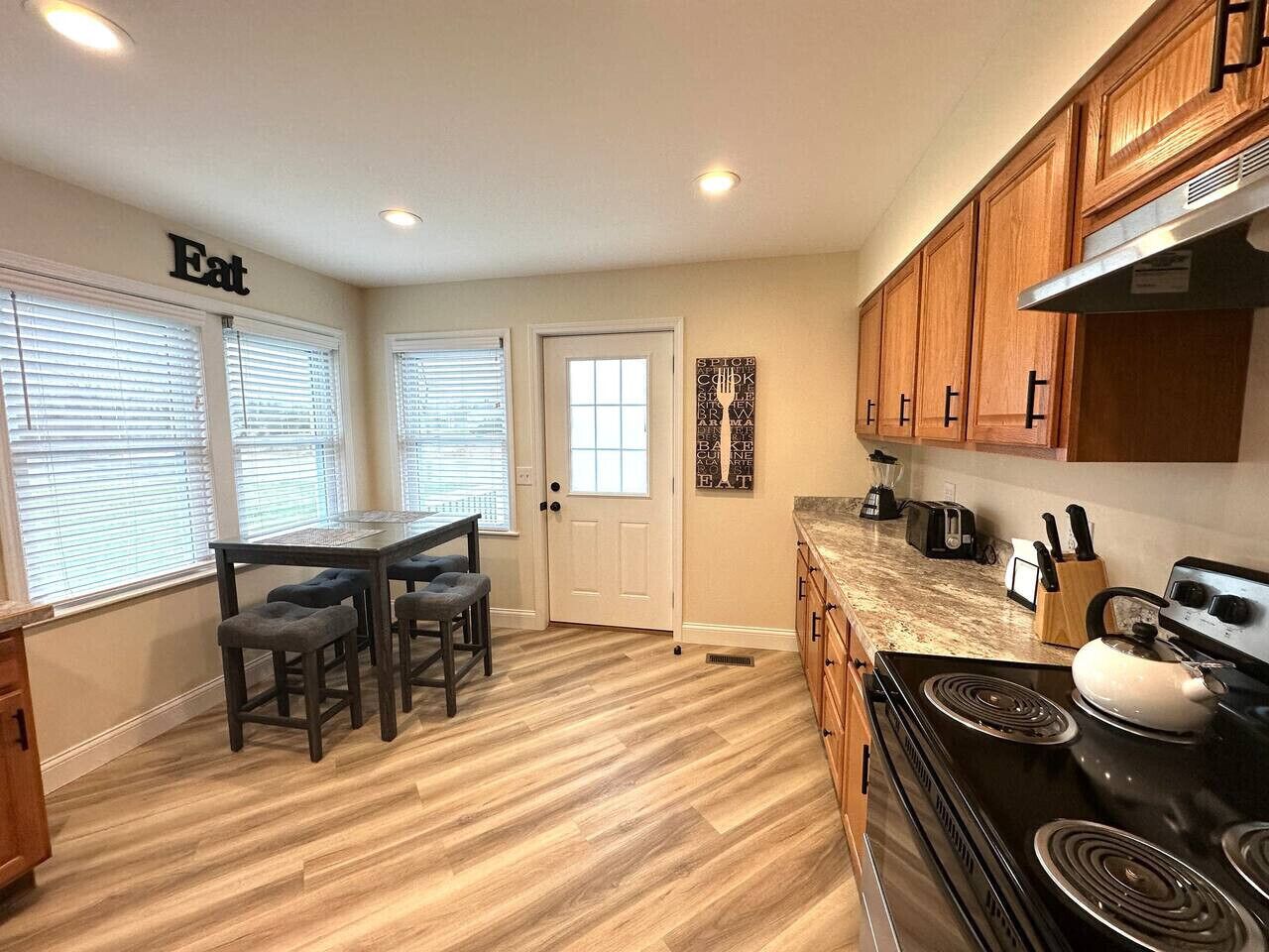 冰箱、微波炉、烤箱、炉灶