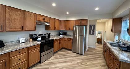 Modern Riverbend Suites 1BR