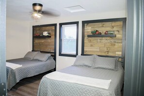 4 bedrooms, iron/ironing board, WiFi, bed sheets