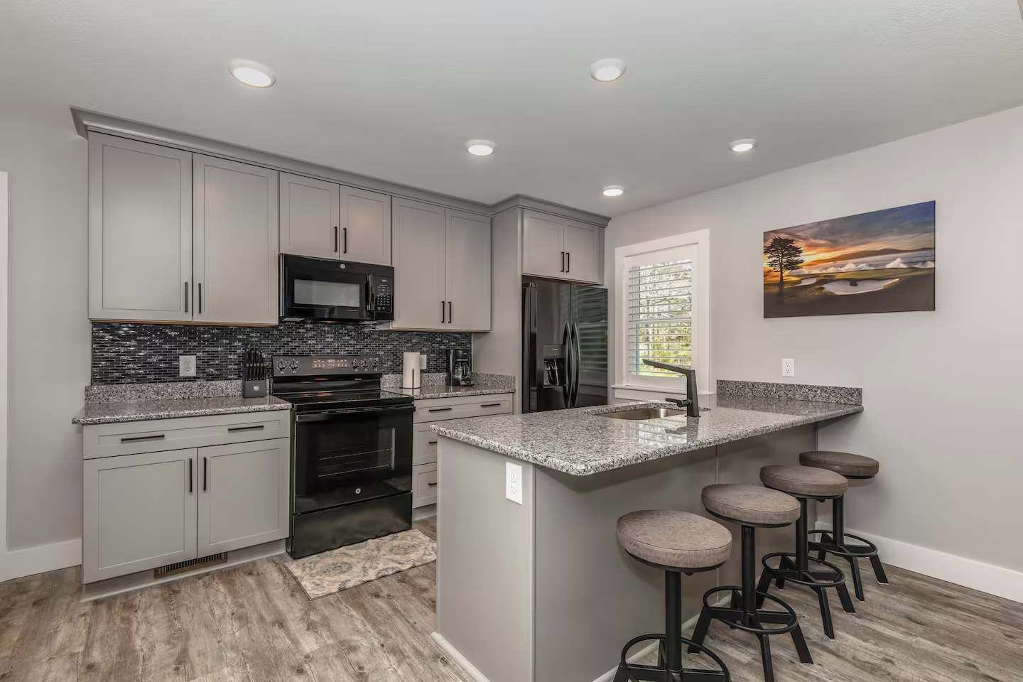 冰箱、微波炉、烤箱、炉灶