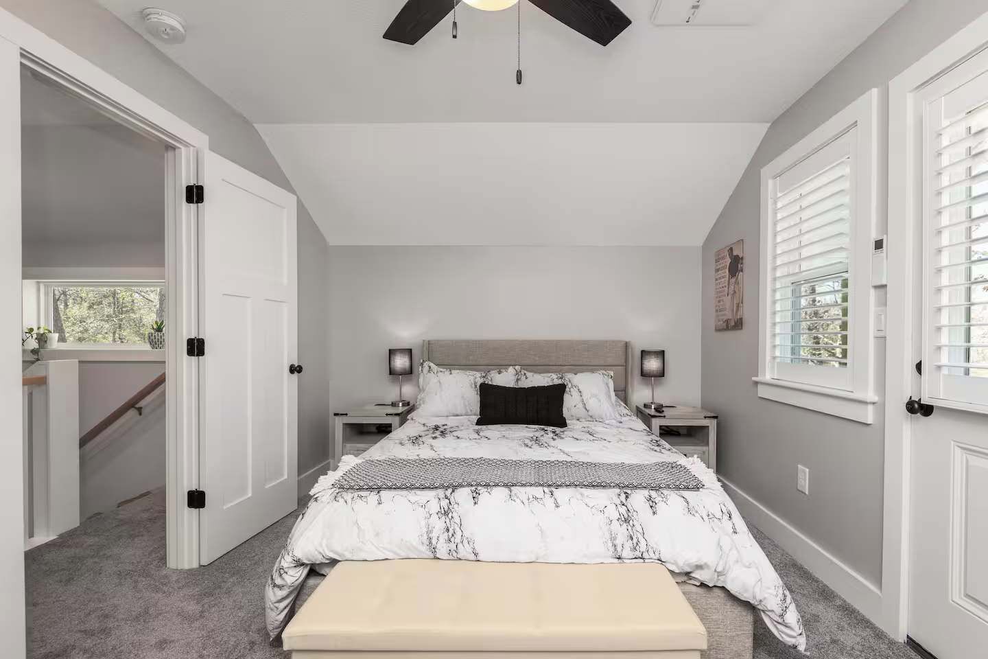 2 slaapkamers, een strijkplank/strijkijzer, wifi, beddengoed