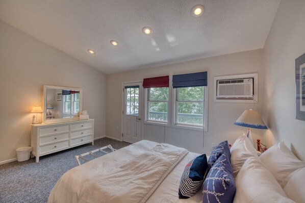2 bedrooms, WiFi (free), bed sheets